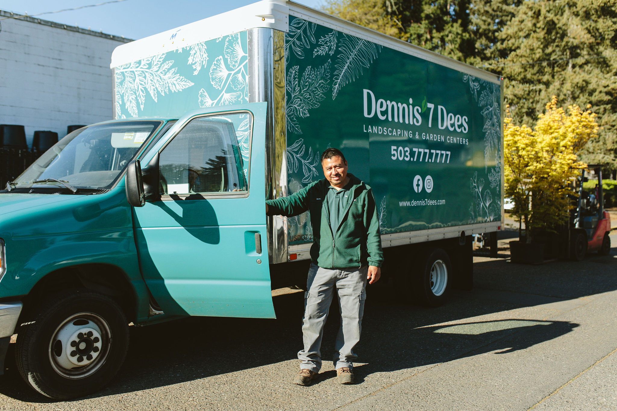 Dennis' 7 Dees delivery truck