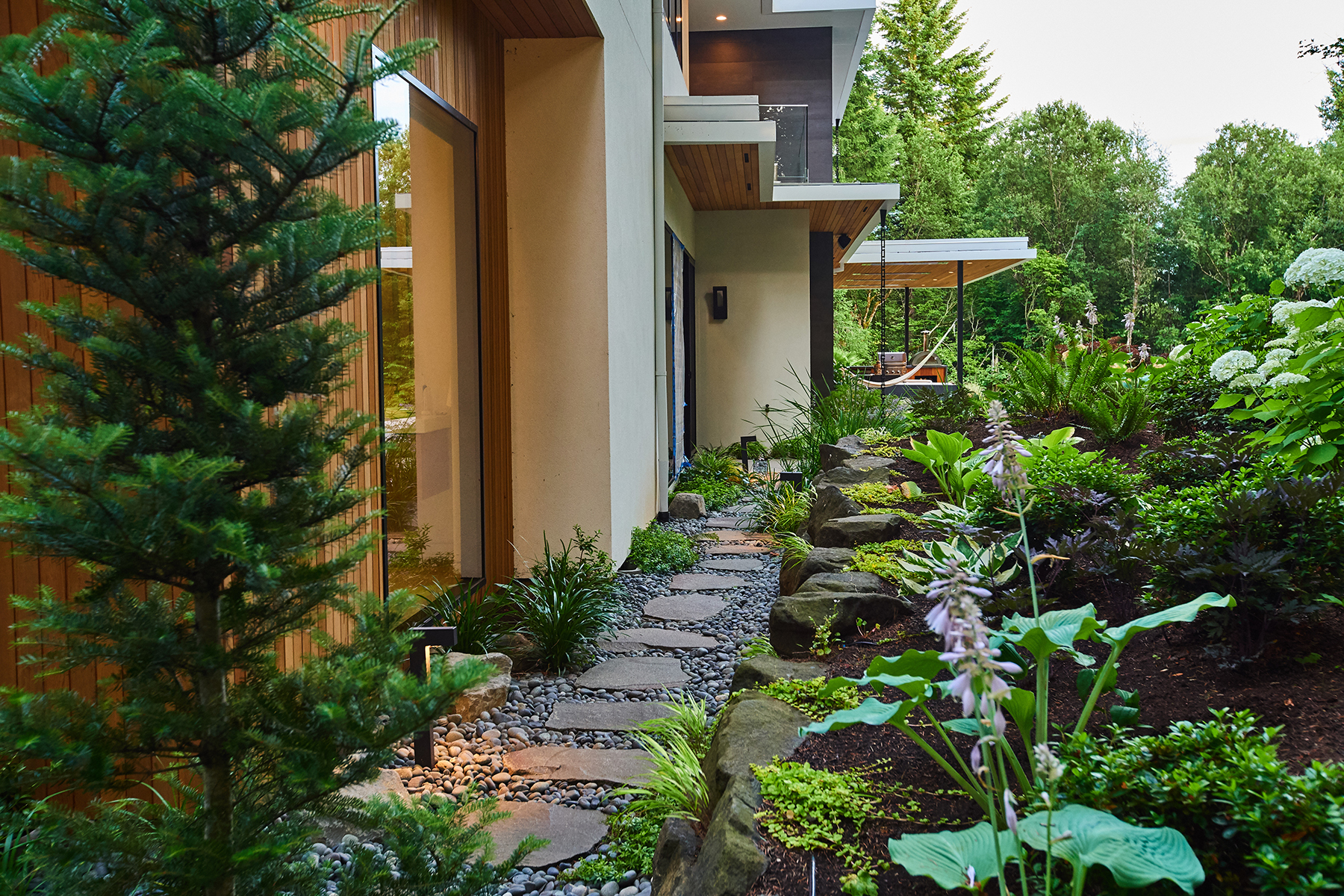 modern-woodland-pnw-landscape-pathway