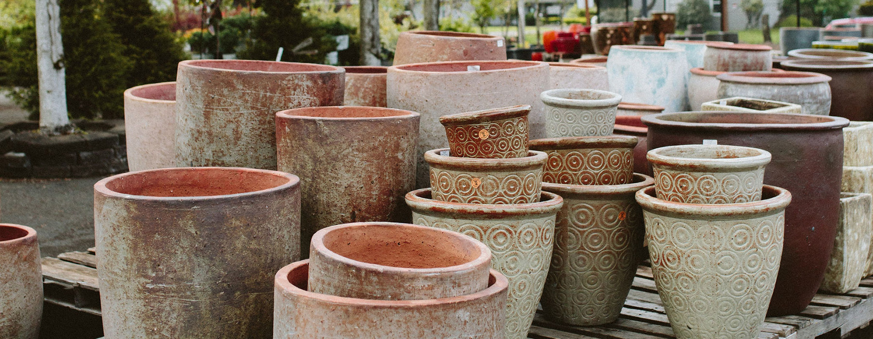 Dennis7Dees-ShortysMay22-153_outdoor-pottery-cropped
