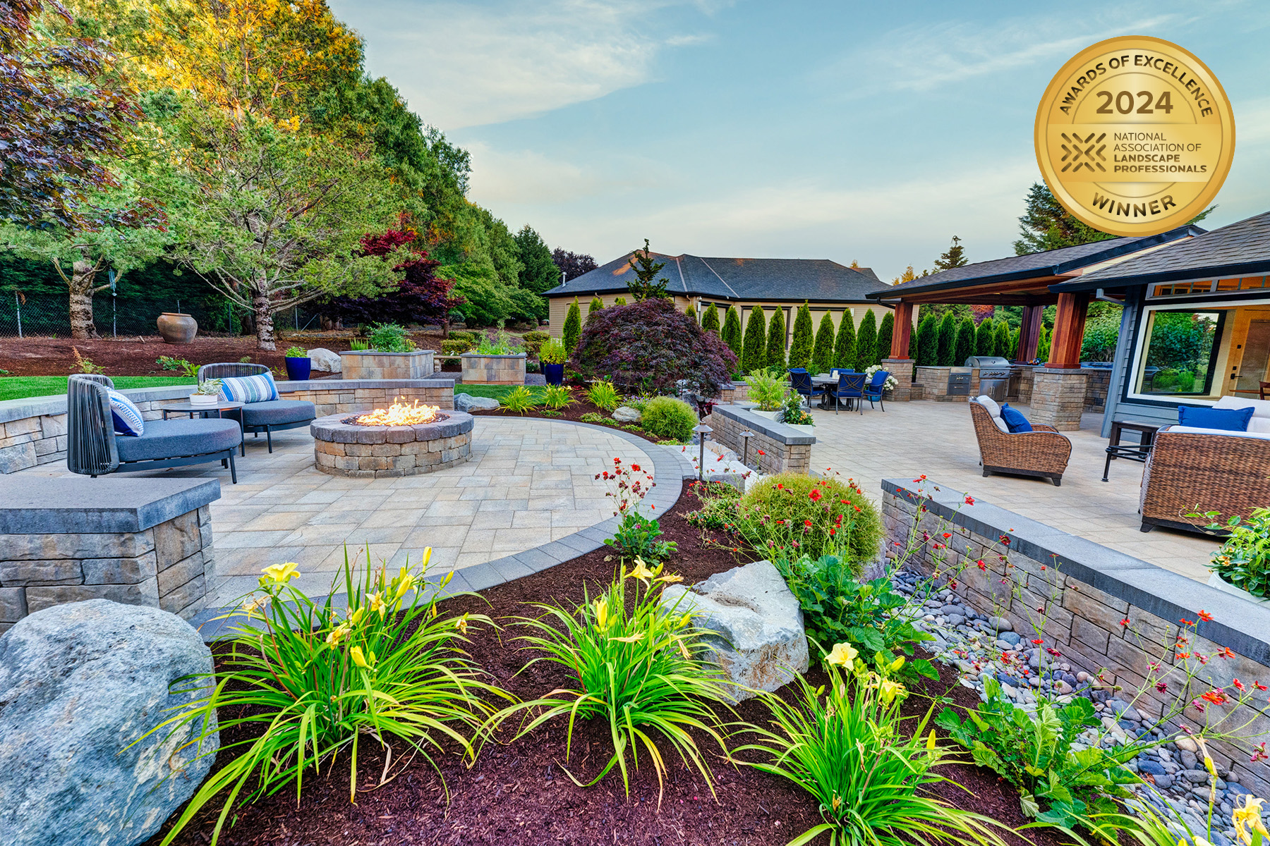 D7D-residential-landscape-NALP-award-winner-2024_Evans NALP gold award residential landscape - inviting backyard entertainment space